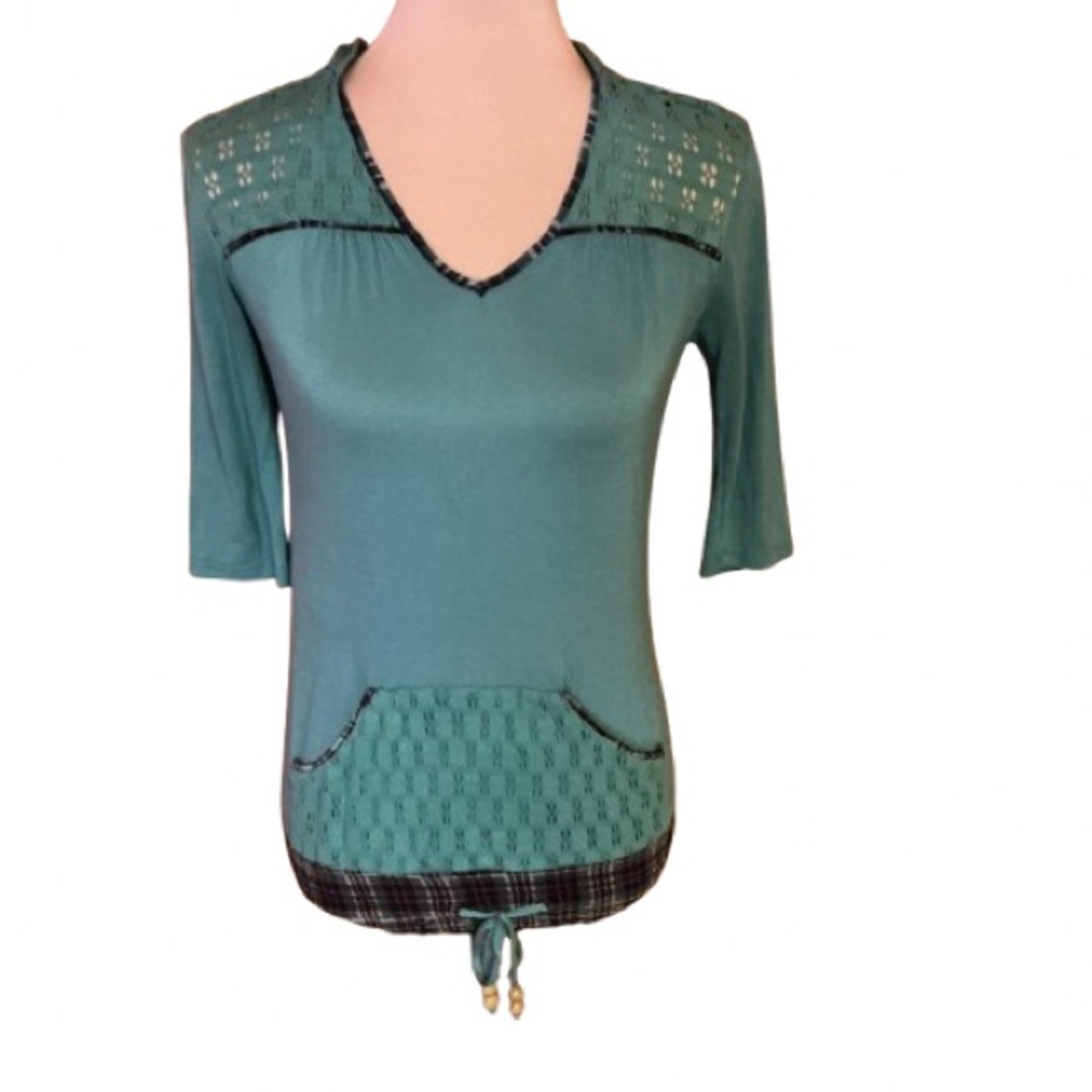 Vtg Y2K feminine hooded t shirt